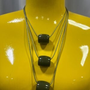 Cordão de corda com pedra