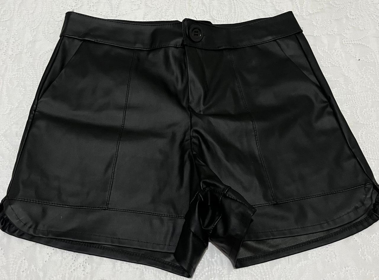 Short de couro sintético