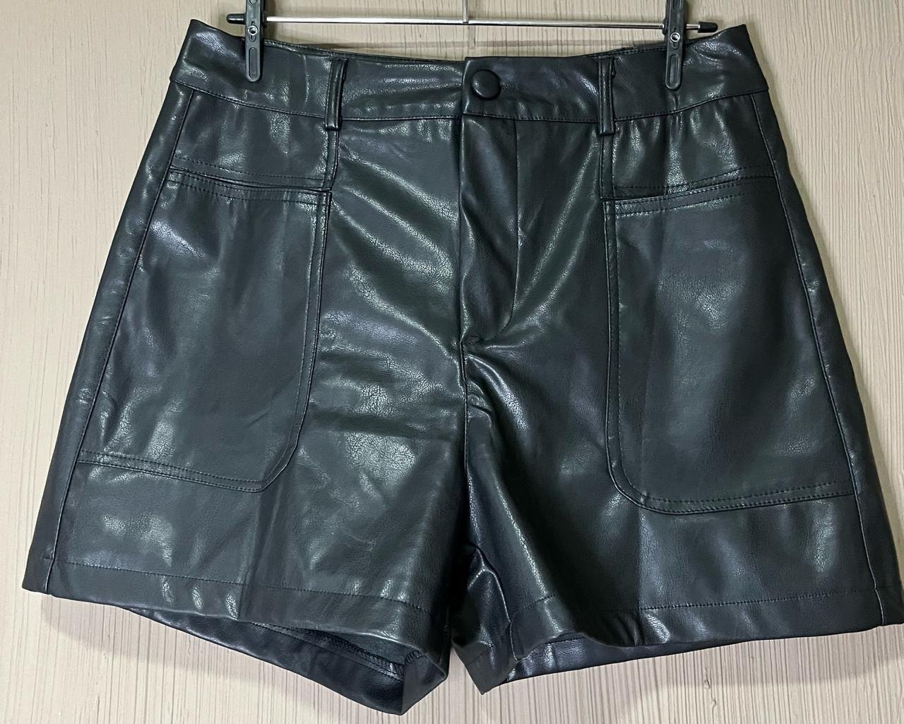 Short couro sintético Dream